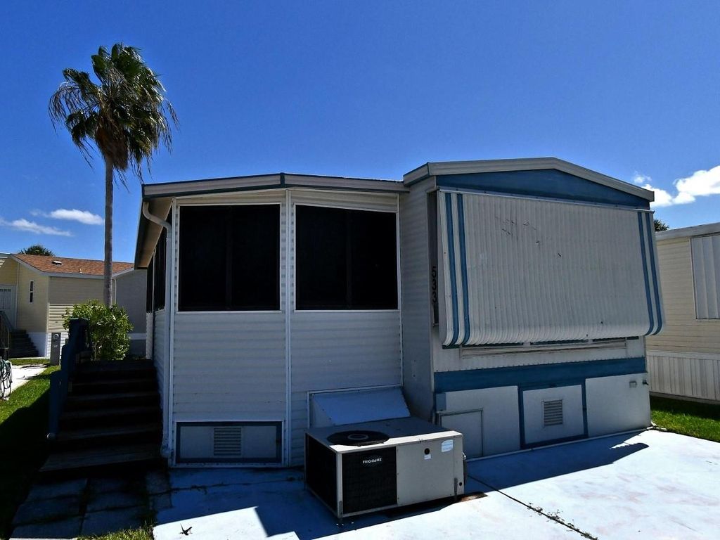 Photo of 533 Nettles Boulevard, Jensen Beach, FL 34957 (MLS # F10503974)