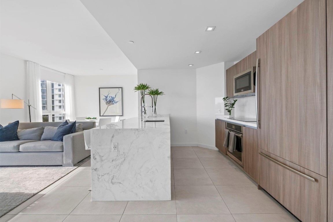 401 N Birch Road 607