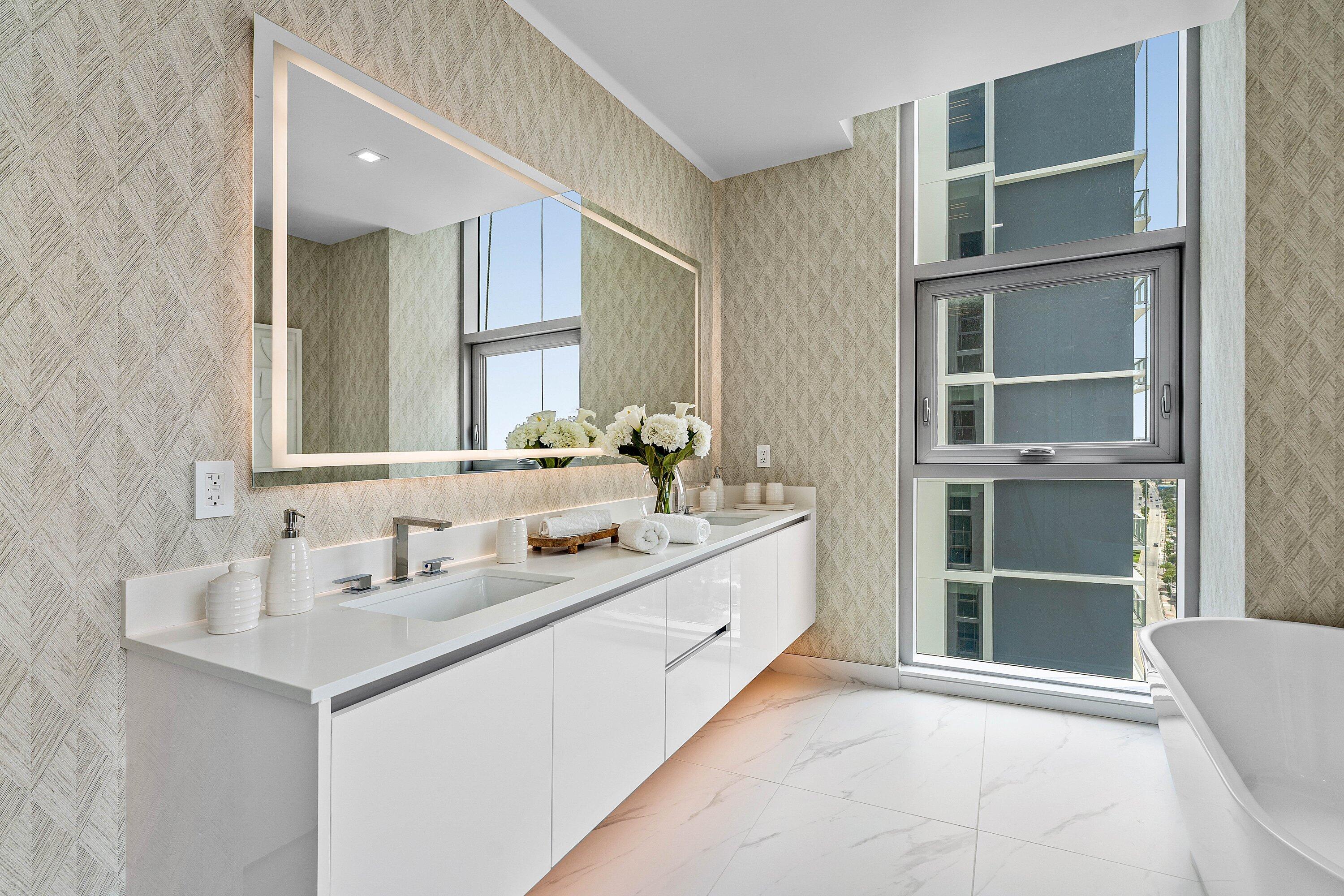 Nautilus 220 Condominium - Residential