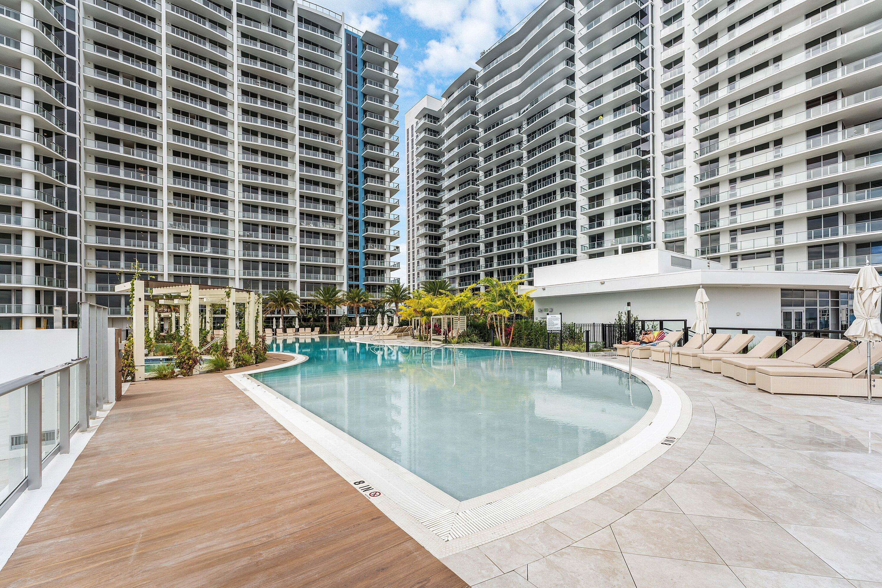 Nautilus 220 Condominium - Residential