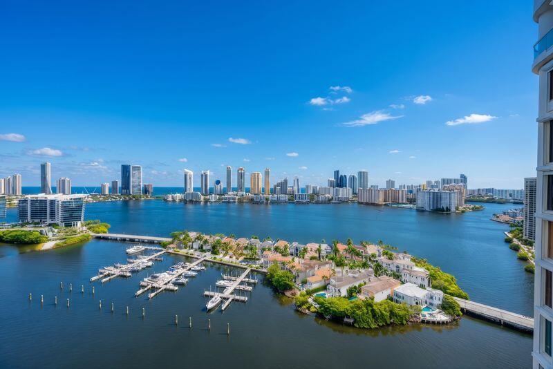 7000 Island Boulevard 2905