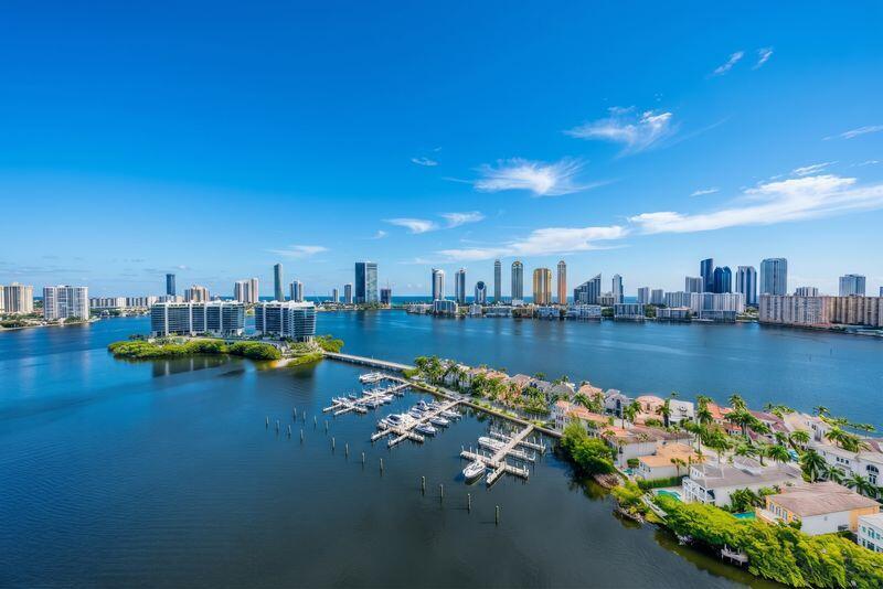 7000 Island Boulevard 2905
