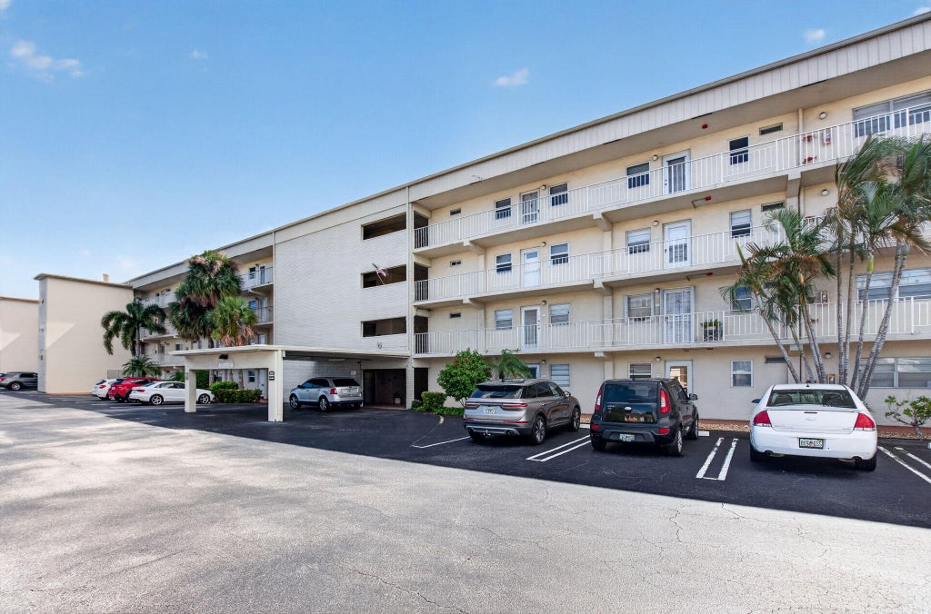 Photo of 130 NE 26th Avenue #3080, Boynton Beach, FL 33435 (MLS # B26094828)