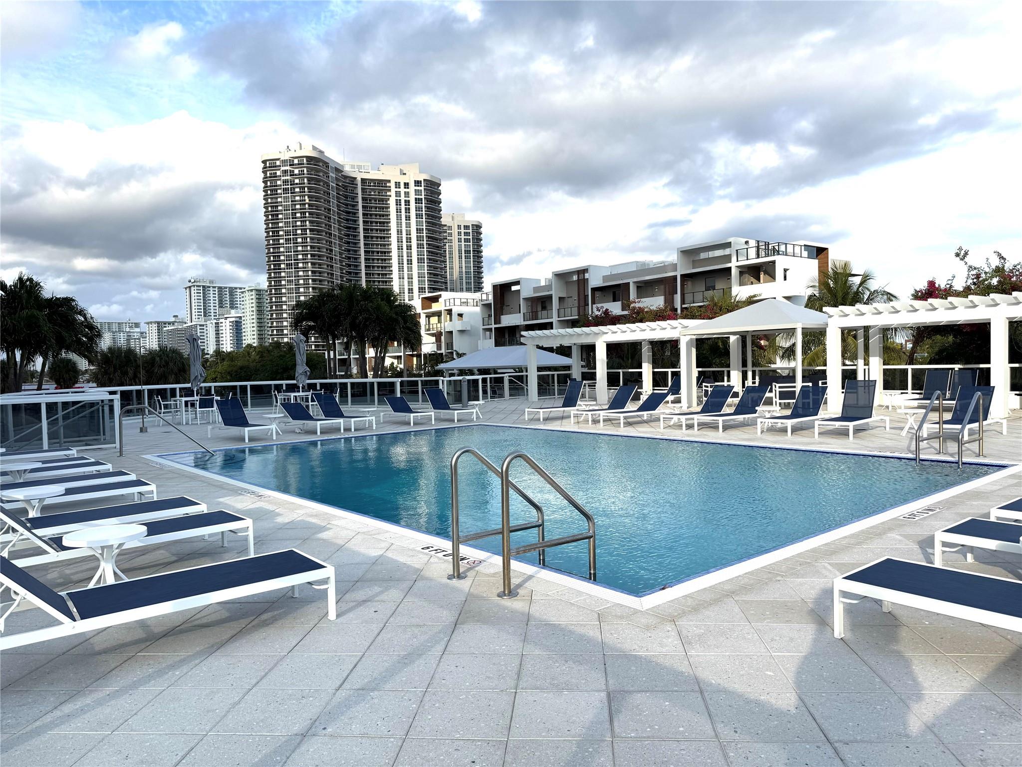 3015 N Ocean Blvd 11J