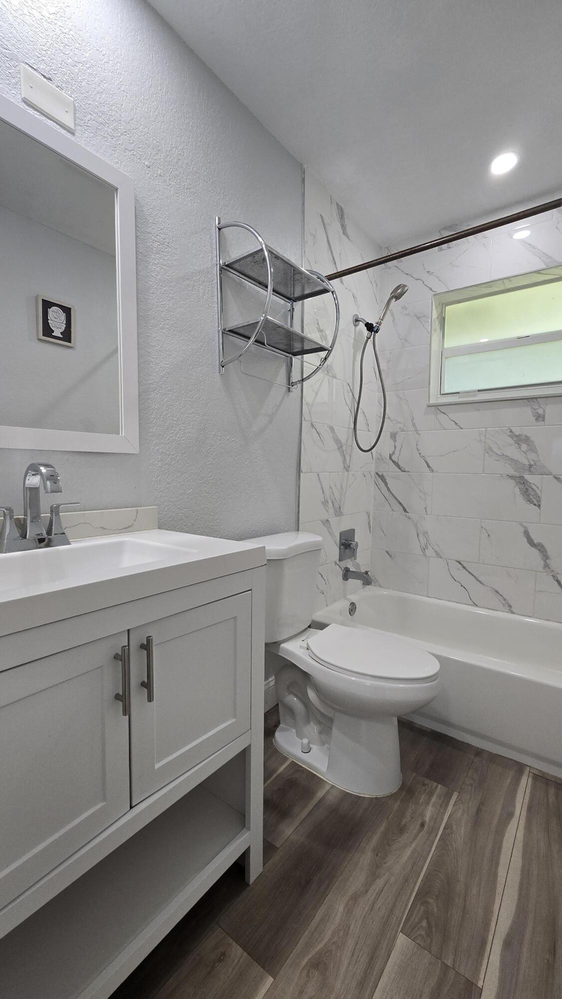 DELCREST PARK - Residential Lease
