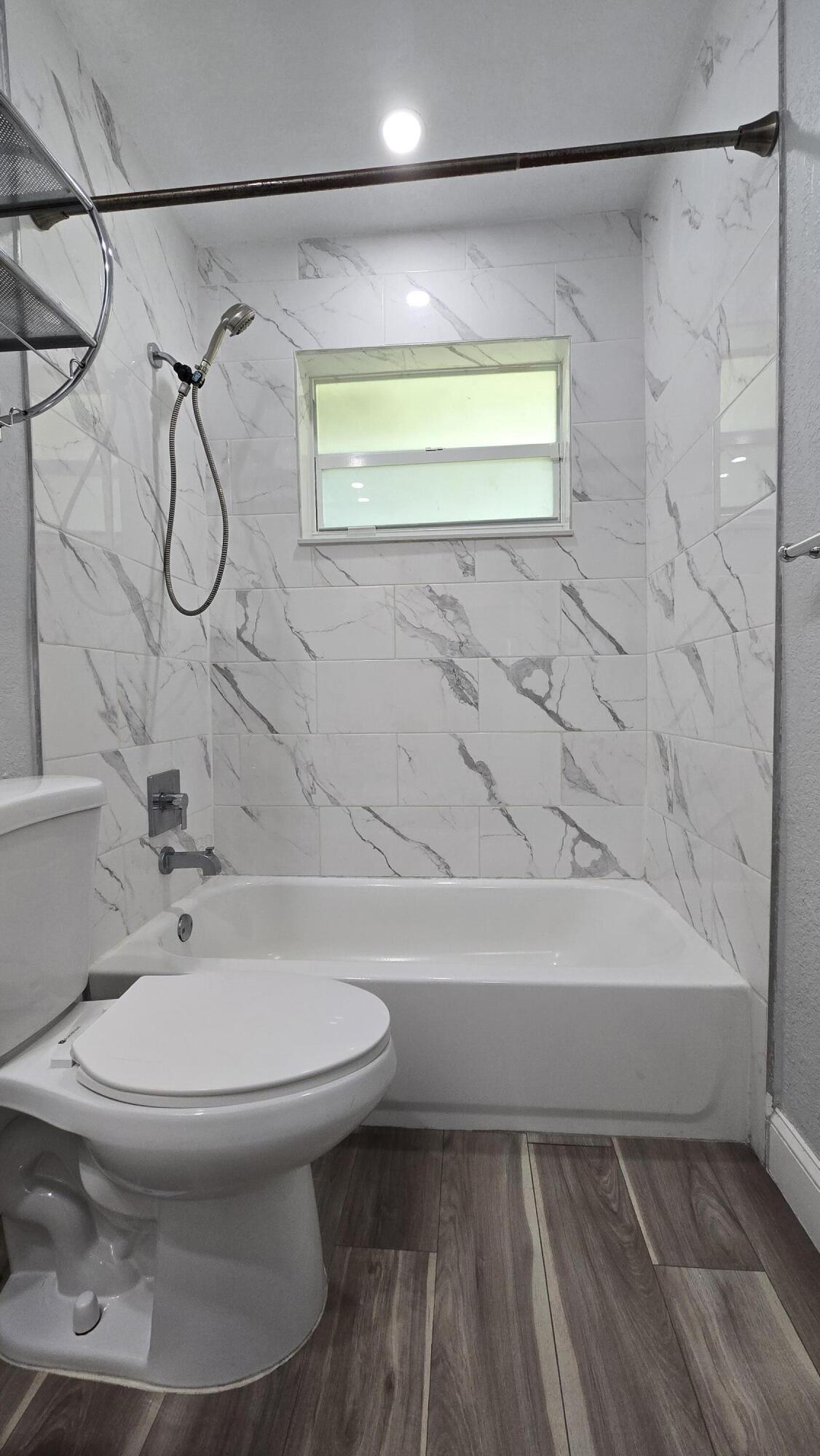 DELCREST PARK - Residential Lease