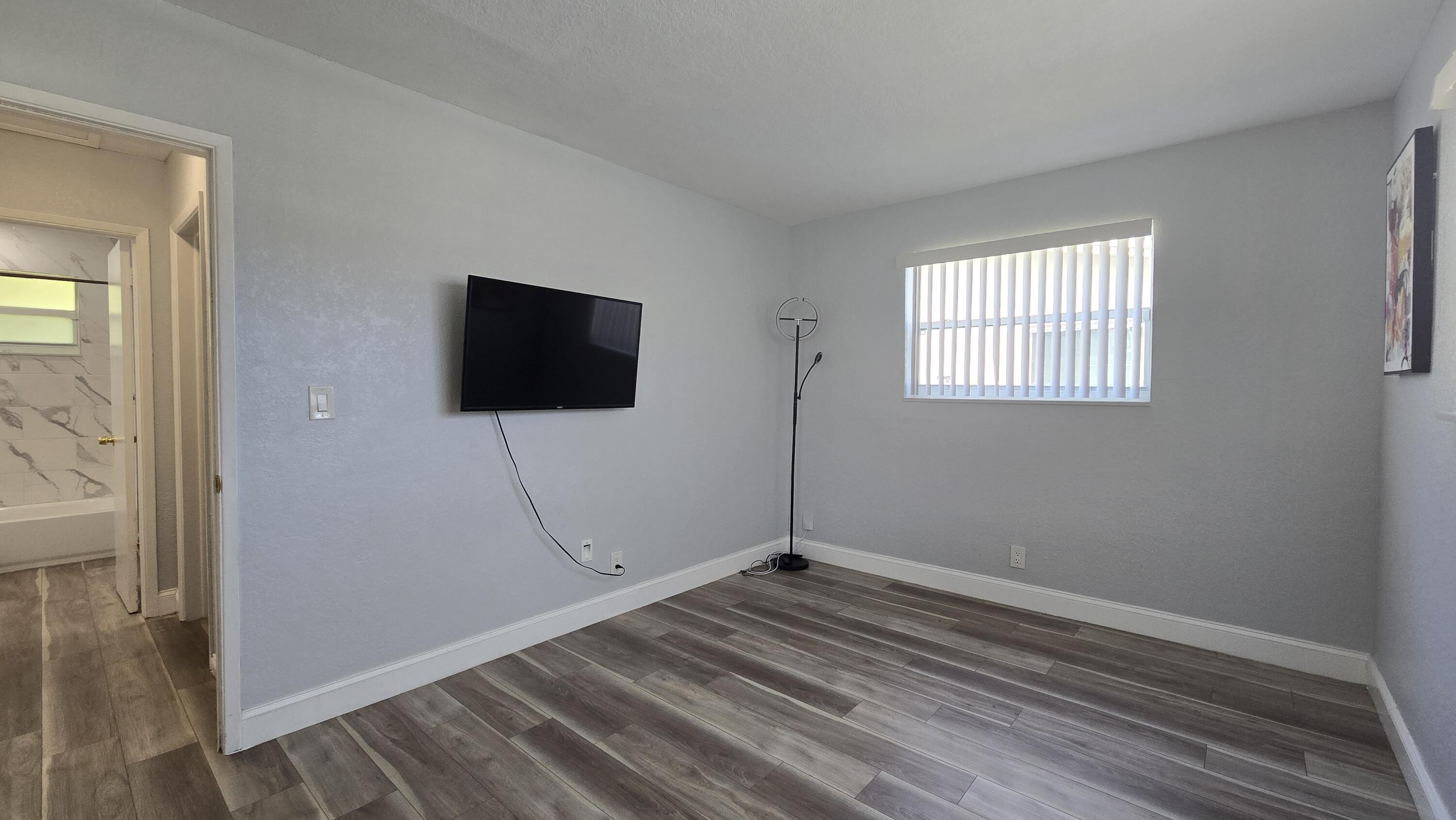 DELCREST PARK - Residential Lease