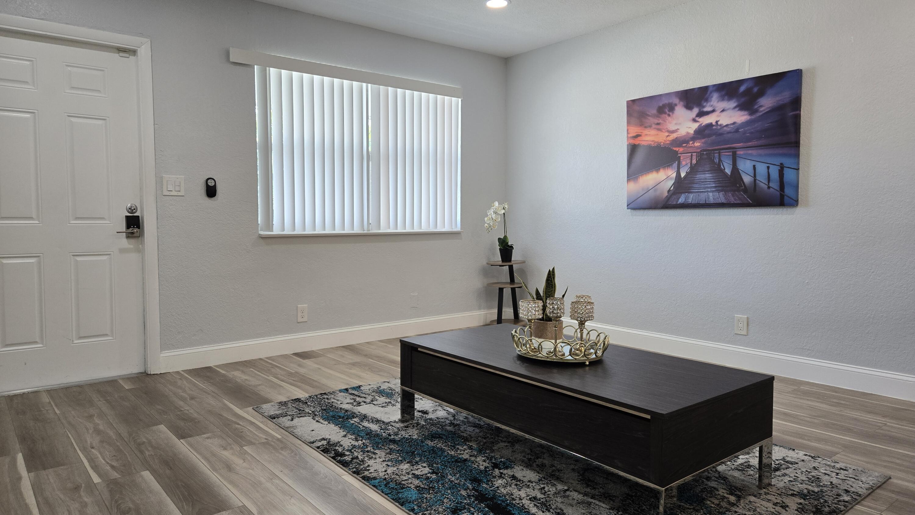 DELCREST PARK - Residential Lease