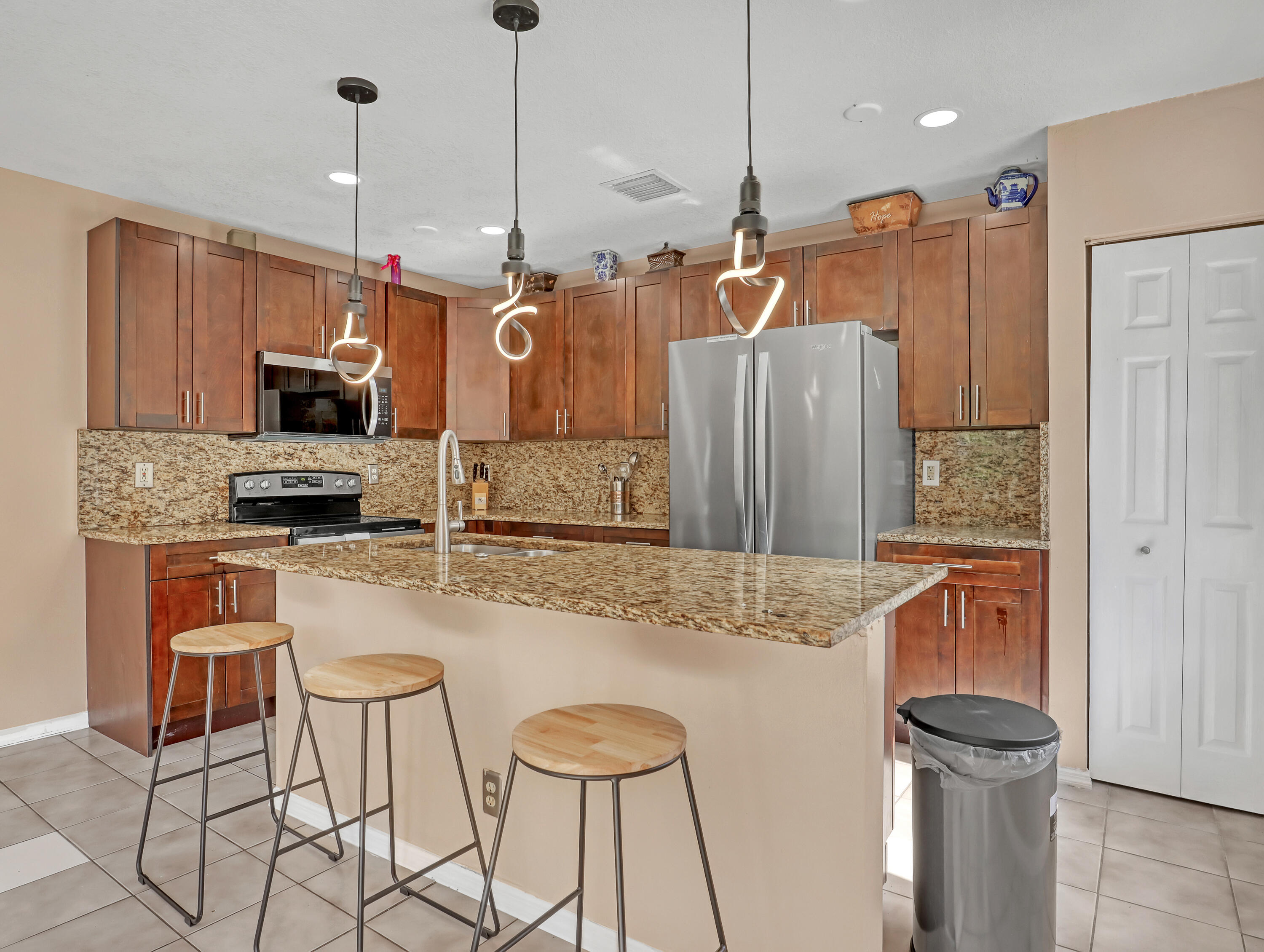 SUGAR POND MANOR OF WELLI - Residential Lease