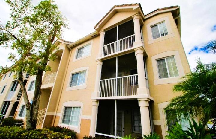 Properties 8935 Okeechobee Boulevard 204