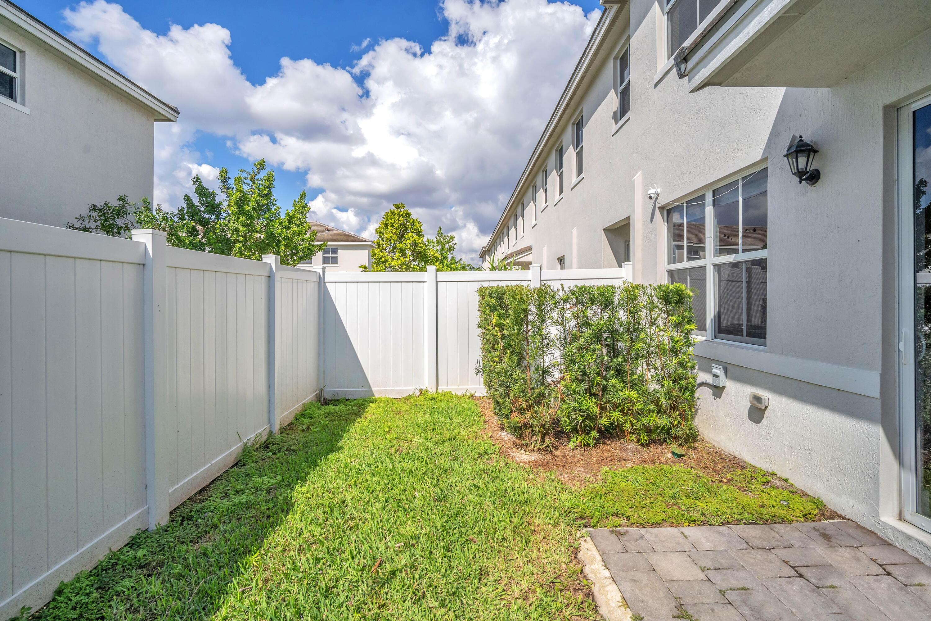 MERRICK SQUARE - Residential