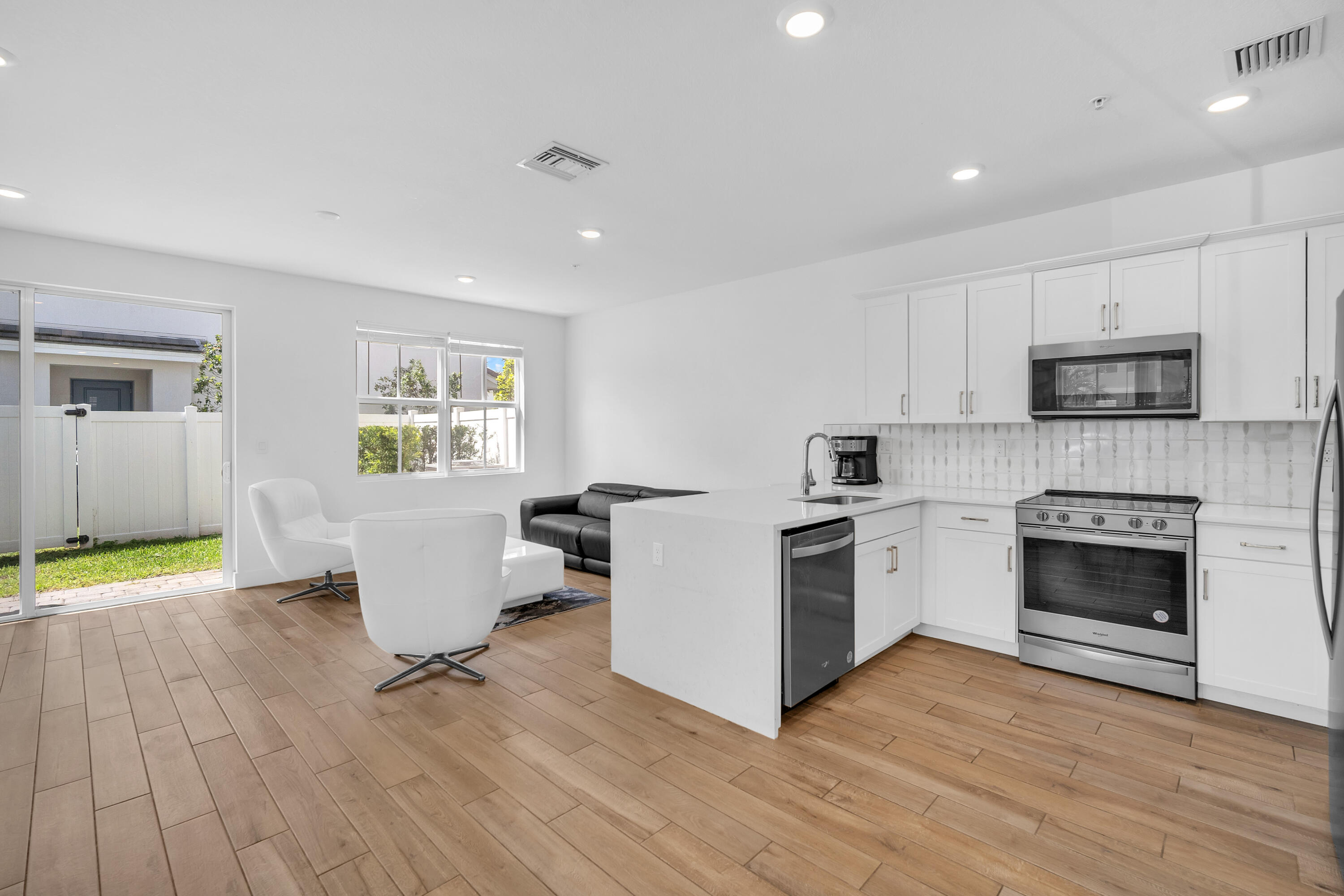 MERRICK SQUARE - Residential