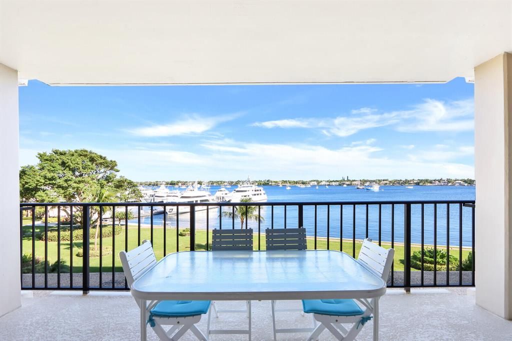Photo of 134 Lakeshore Drive #416, North Palm Beach, FL 33408 (MLS # R10854097)