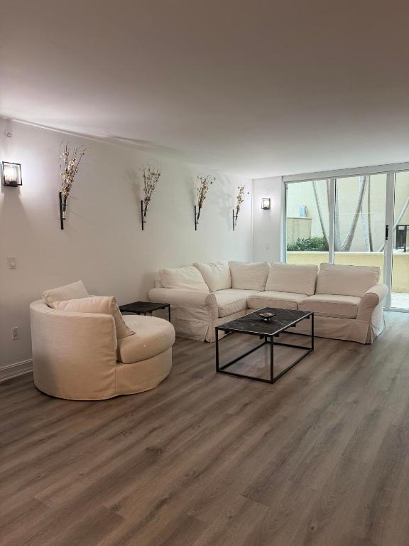 99 SE Mizner Boulevard 648