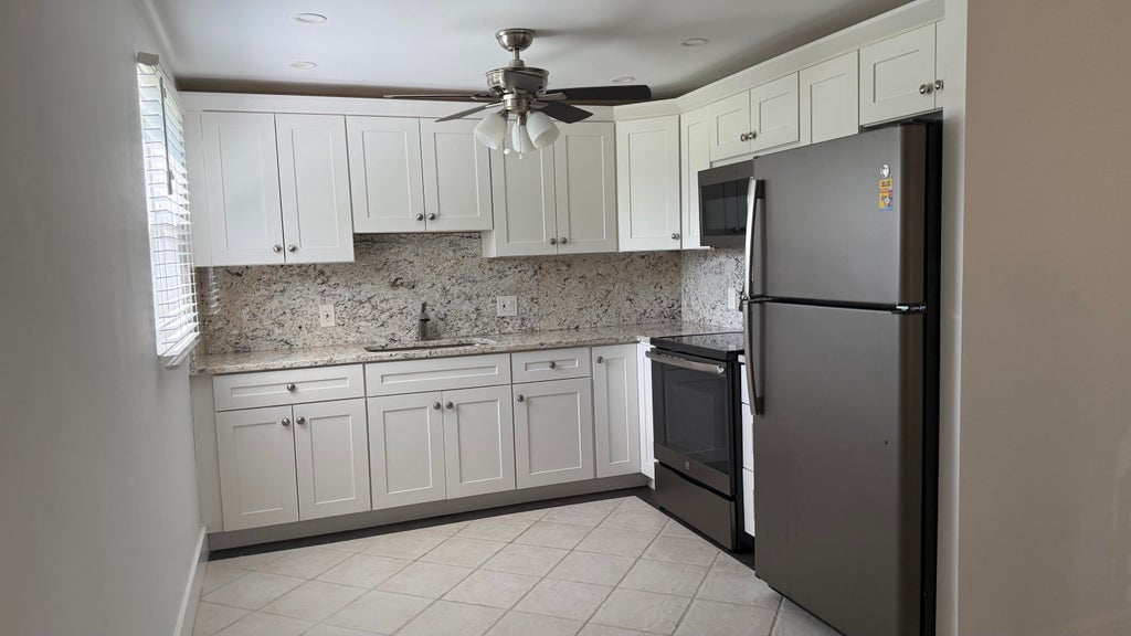Photo of 1034 Farnham O #1034, Deerfield Beach, FL 33442 (MLS # B26076446)