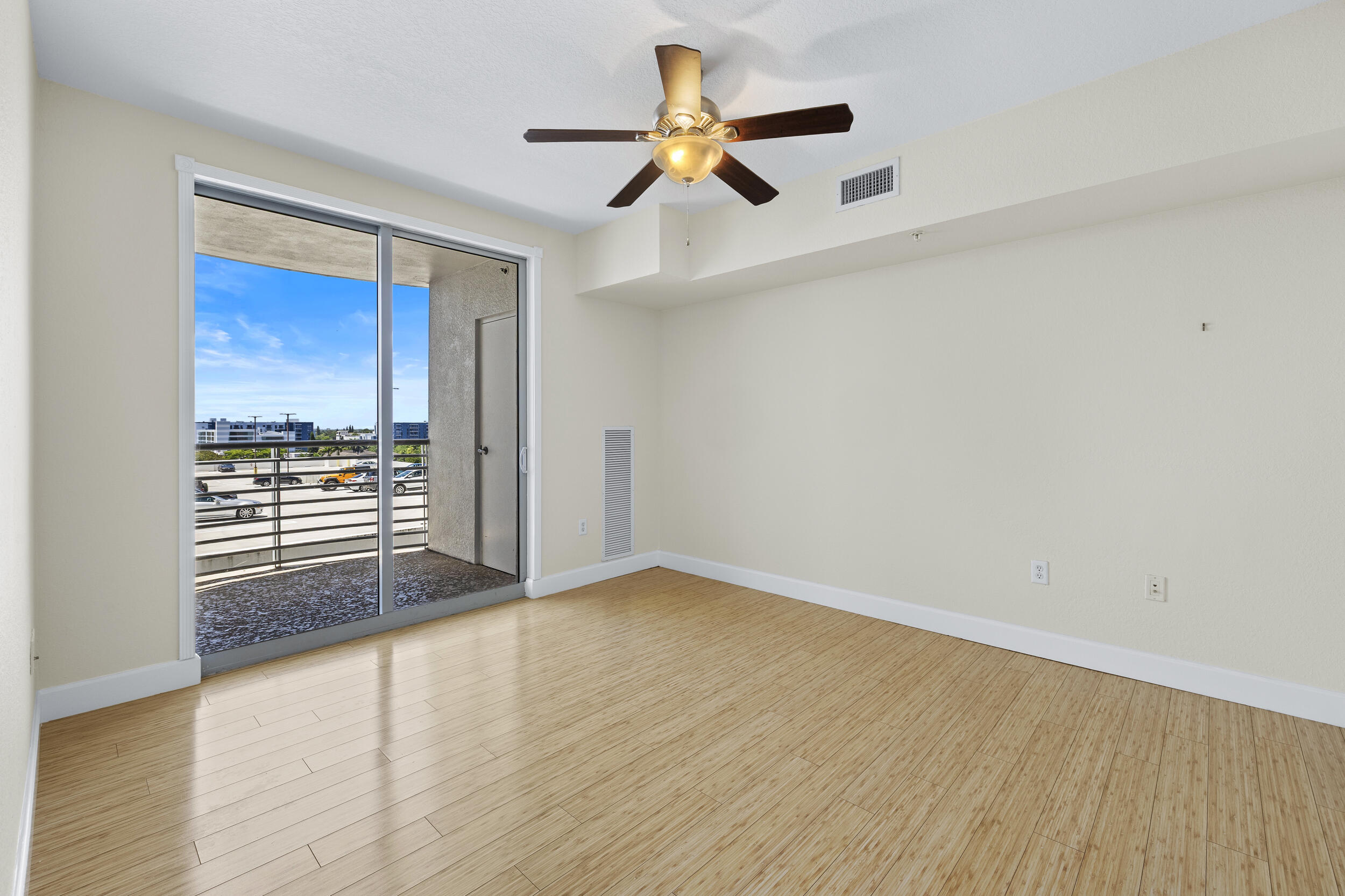 RADIUS CONDO - Residential