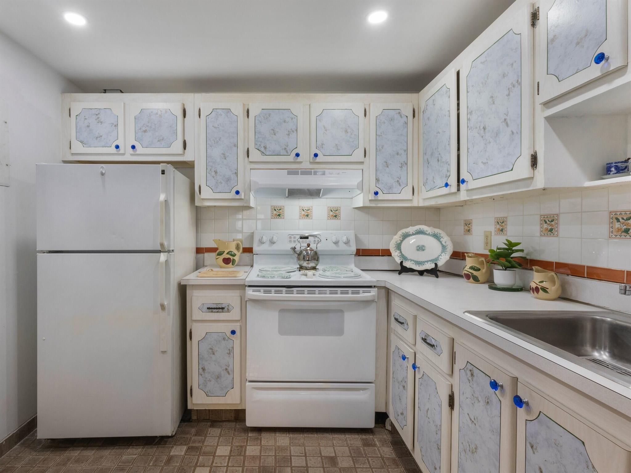 View photos, virtual tours, details... 499 Saxony K