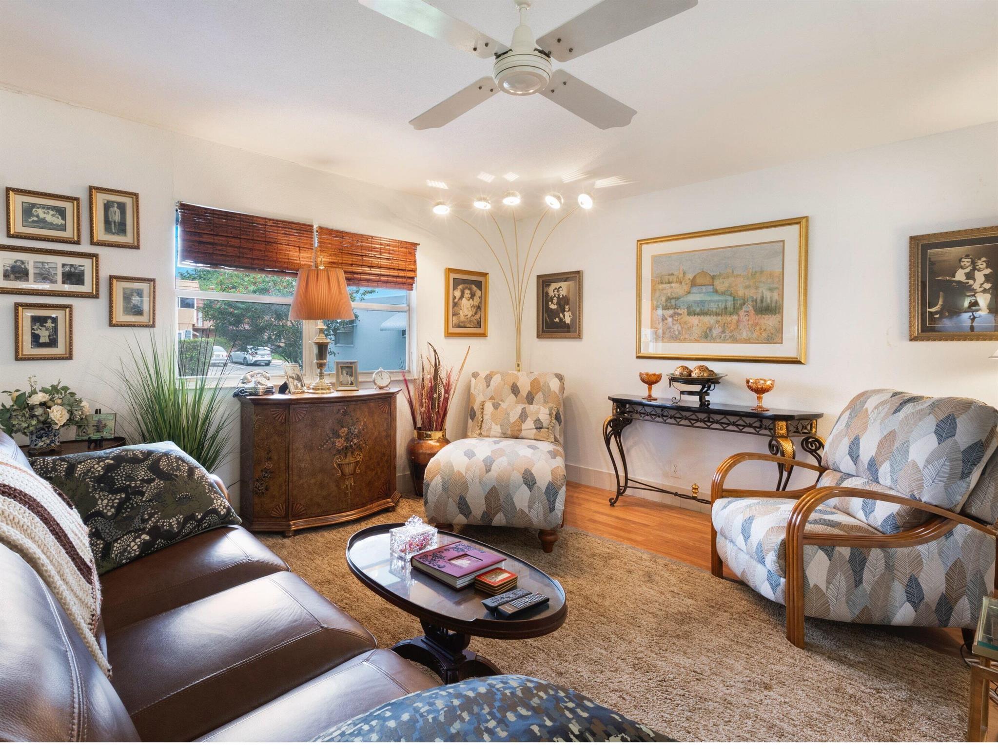 KINGS POINT SAXONY CONDOS - Residential