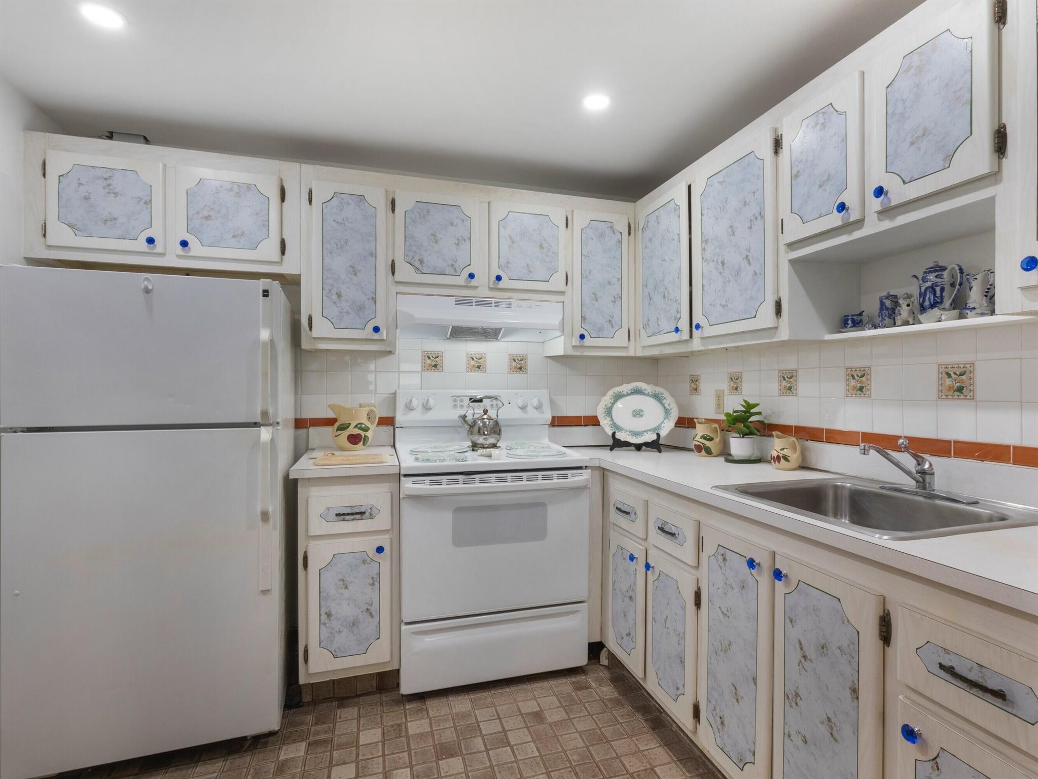 View photos, virtual tours, details... 499 Saxony K
