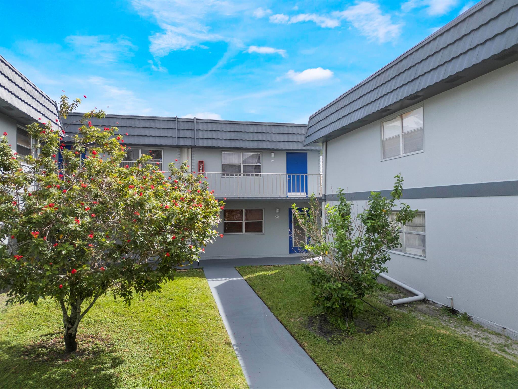 KINGS POINT SAXONY CONDOS - Residential