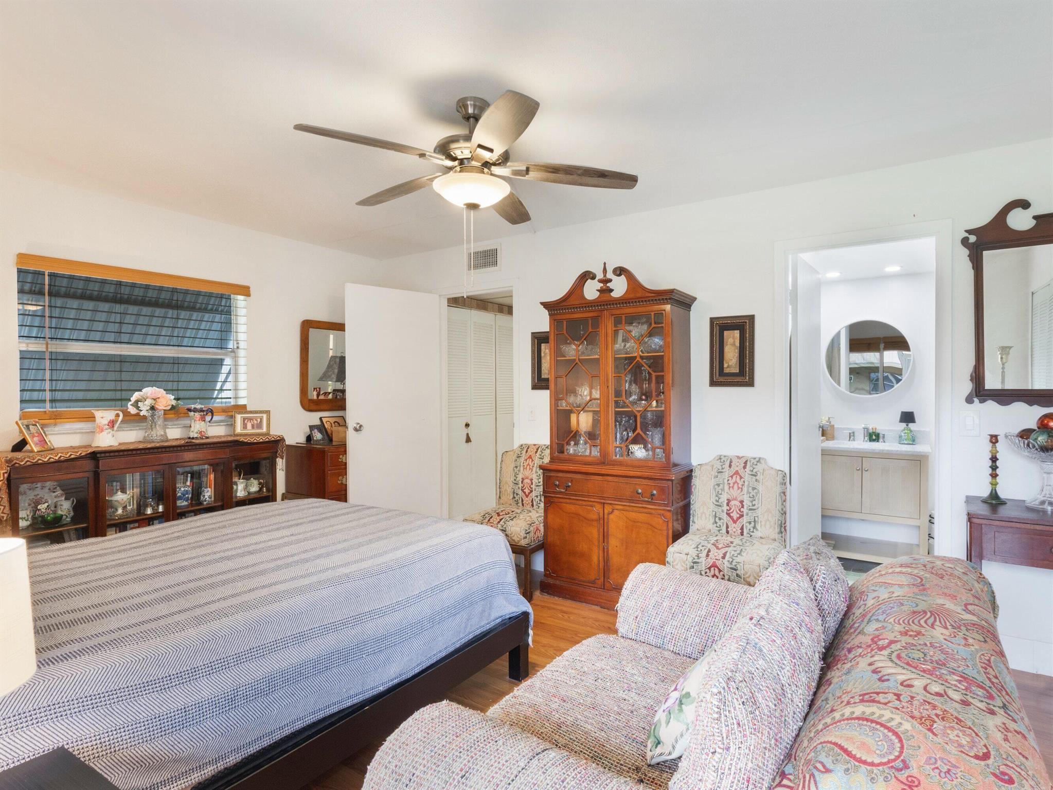 KINGS POINT SAXONY CONDOS - Residential