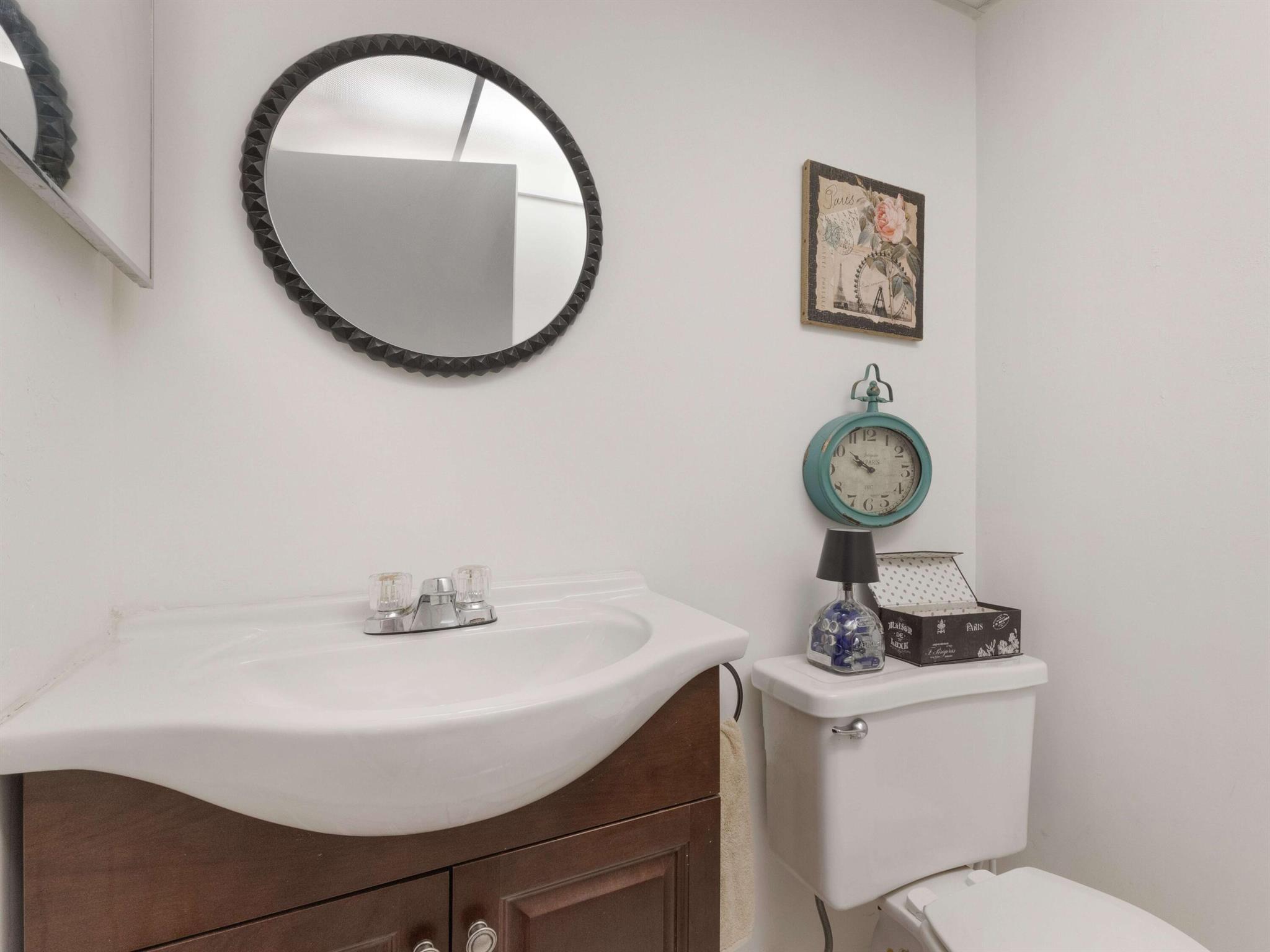 KINGS POINT SAXONY CONDOS - Residential
