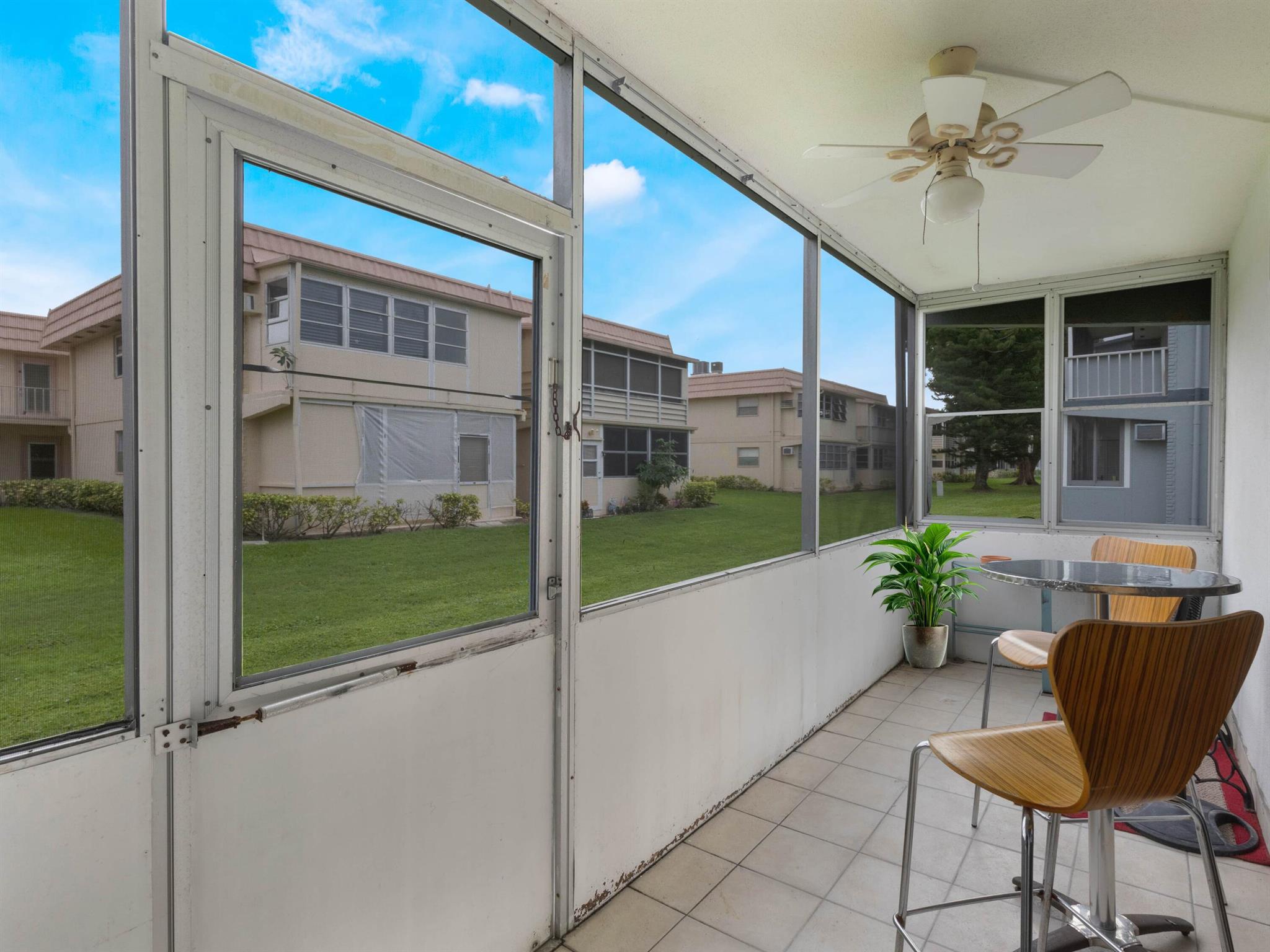KINGS POINT SAXONY CONDOS - Residential