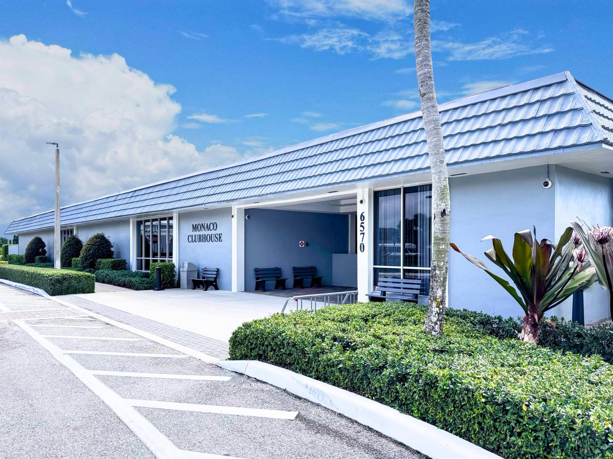 KINGS POINT SAXONY CONDOS - Residential