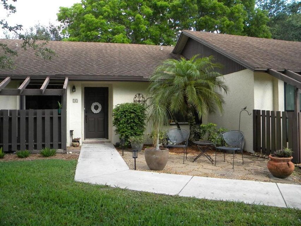Photo of 77 Via De Casas Norte, Boynton Beach, FL 33426 (MLS # R11101560)