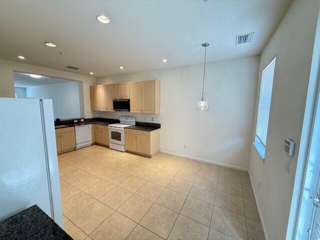 221 Greenwich Circle 208