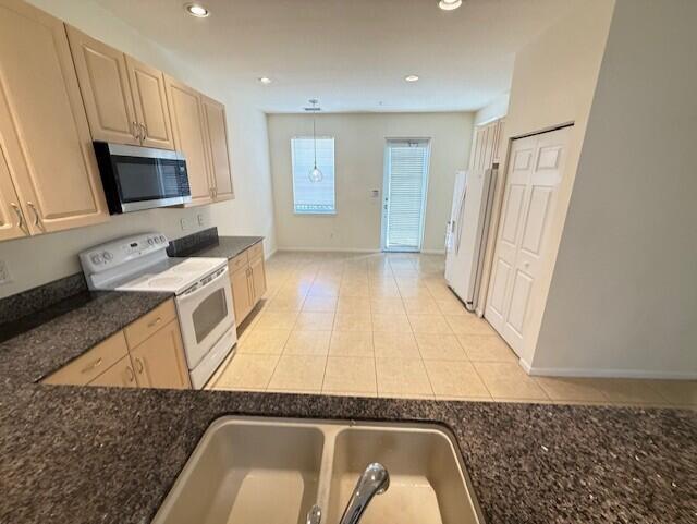 GREENWICH RESIDENTIAL CON - Residential