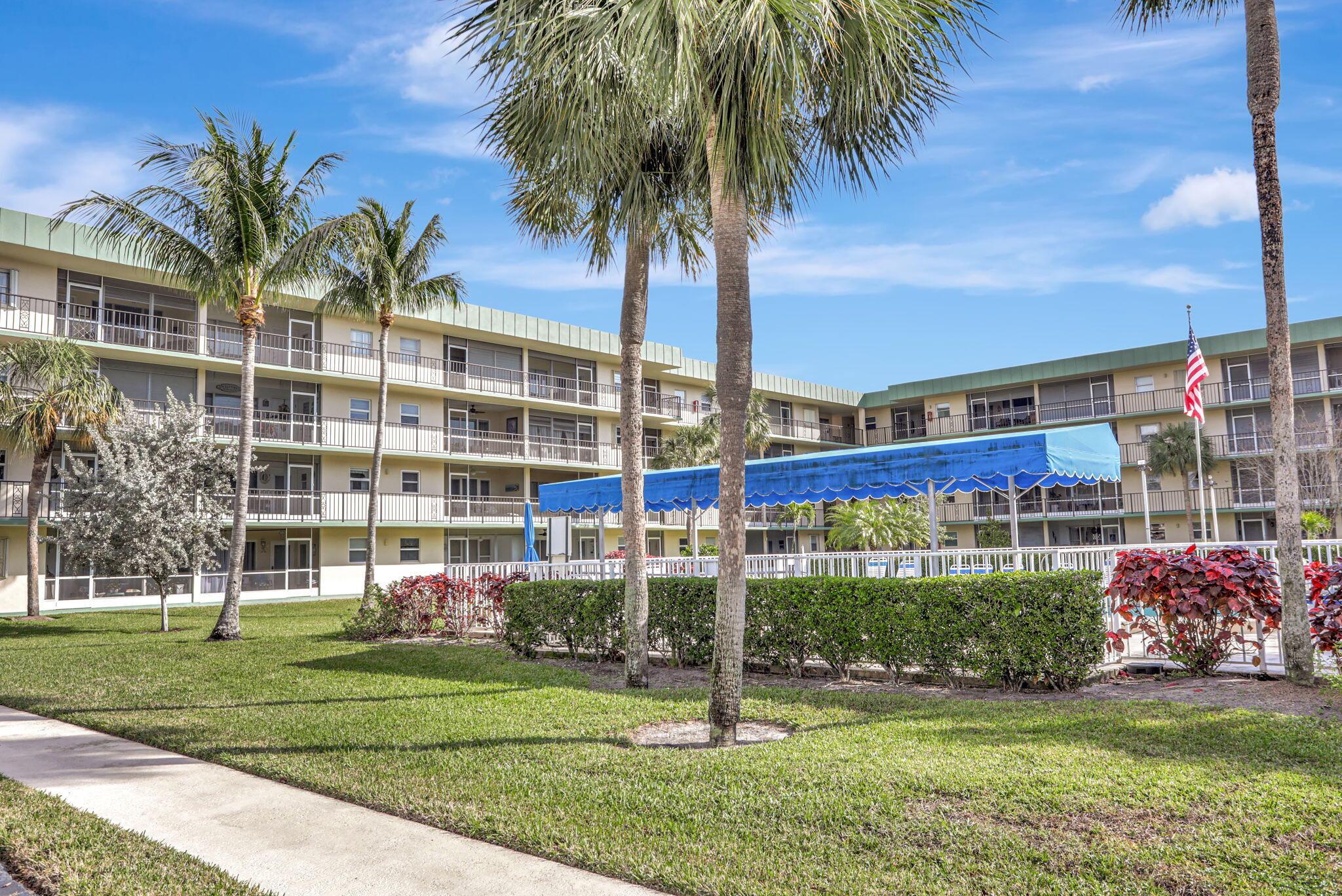 HAMPTON GARDENS 2 CONDO - Residential