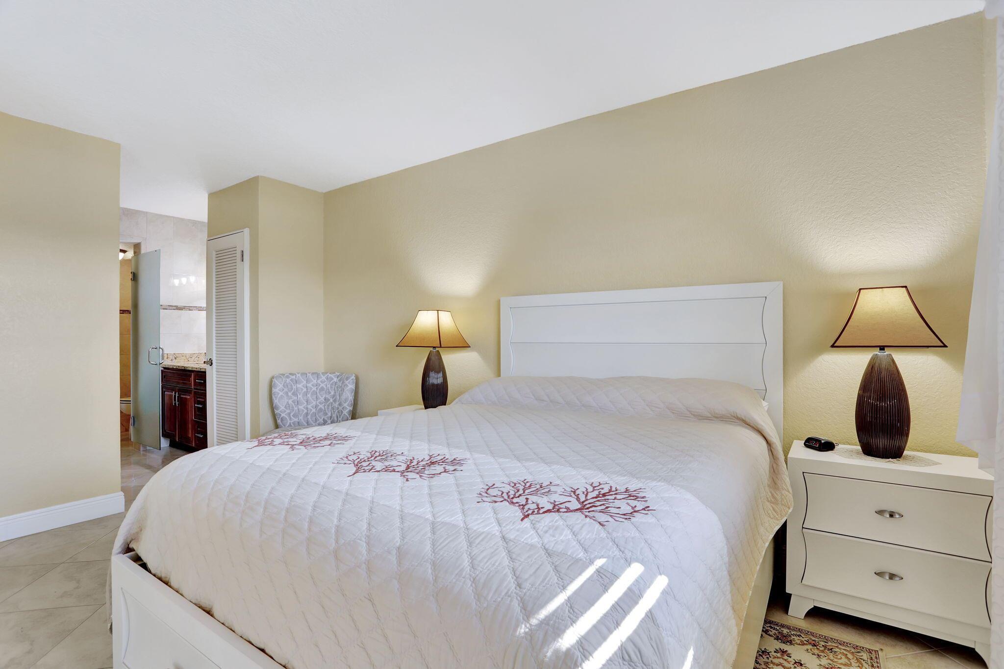 HAMPTON GARDENS 2 CONDO - Residential