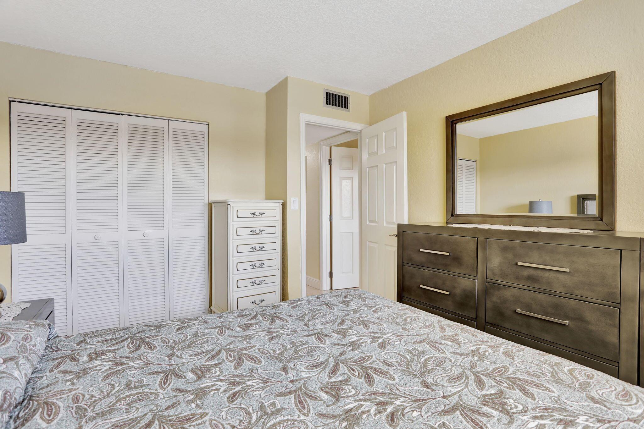 HAMPTON GARDENS 2 CONDO - Residential