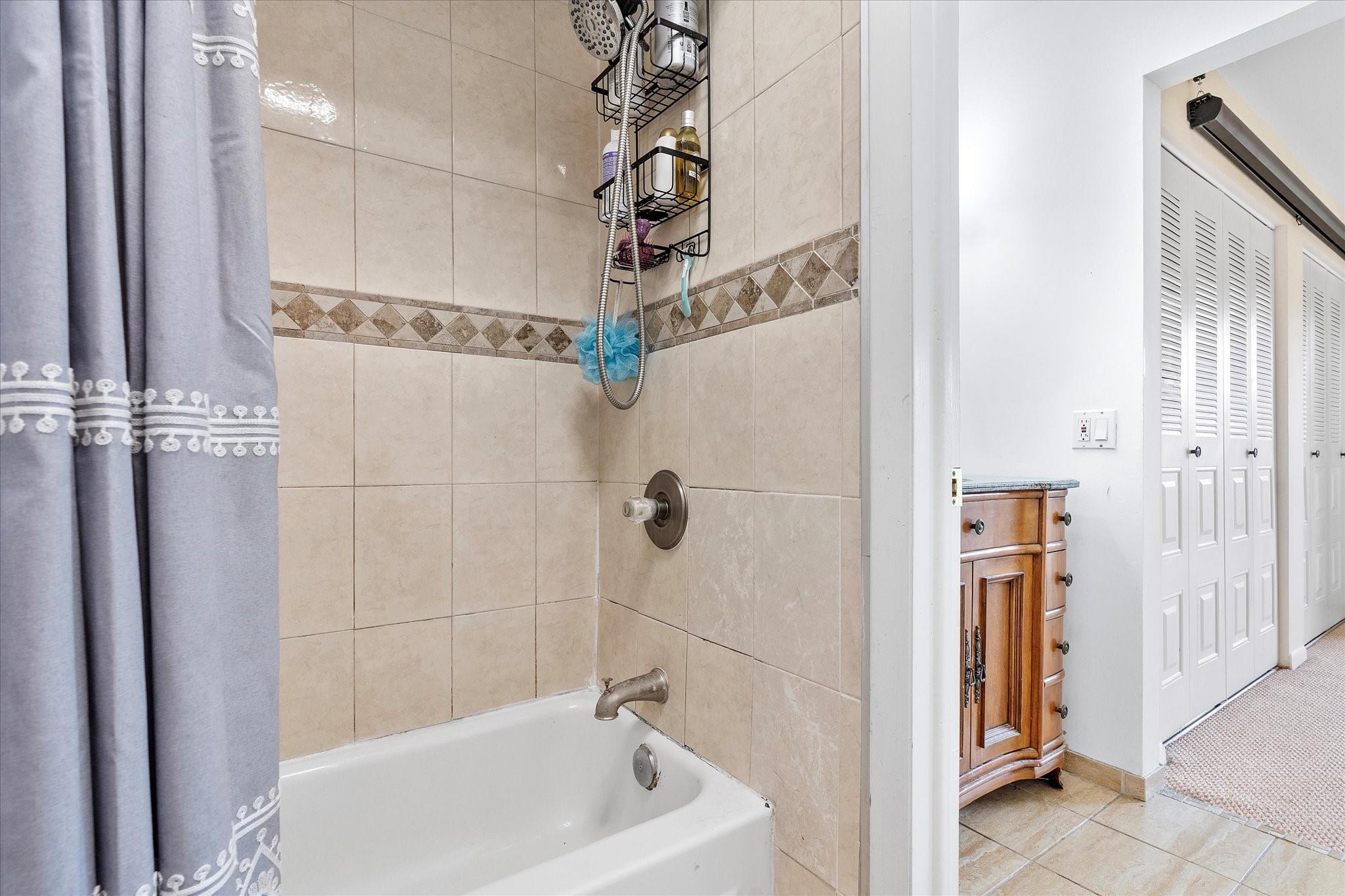 VALENCIA VILLAGE CONDO PH - Residential