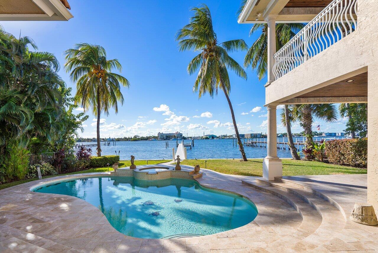 LAKE SHORES LANTANA - Residential