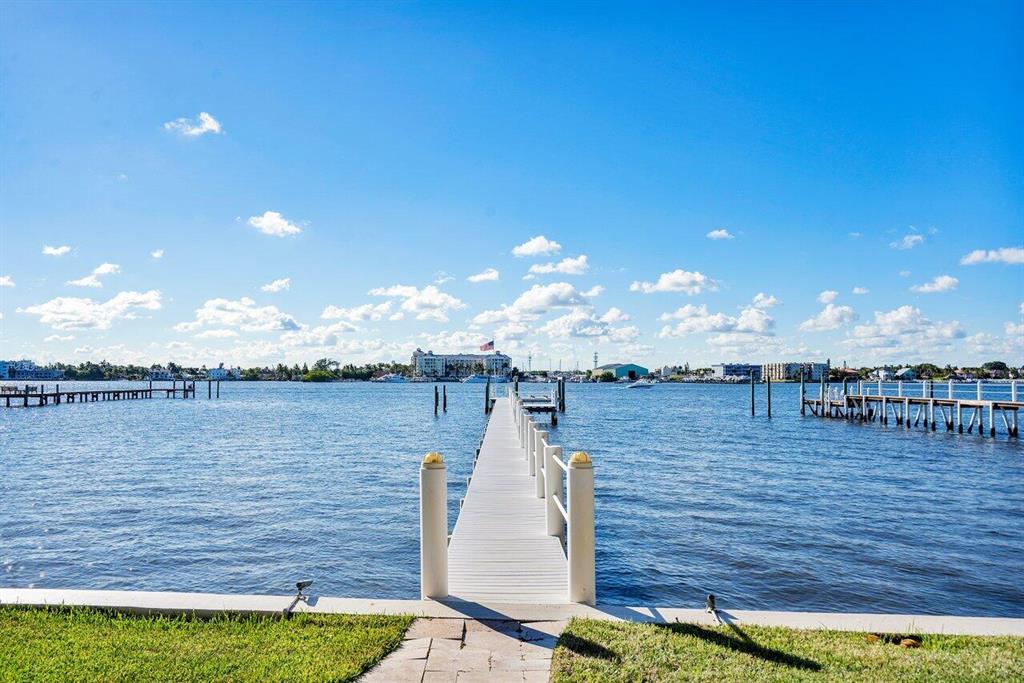 LAKE SHORES LANTANA - Residential