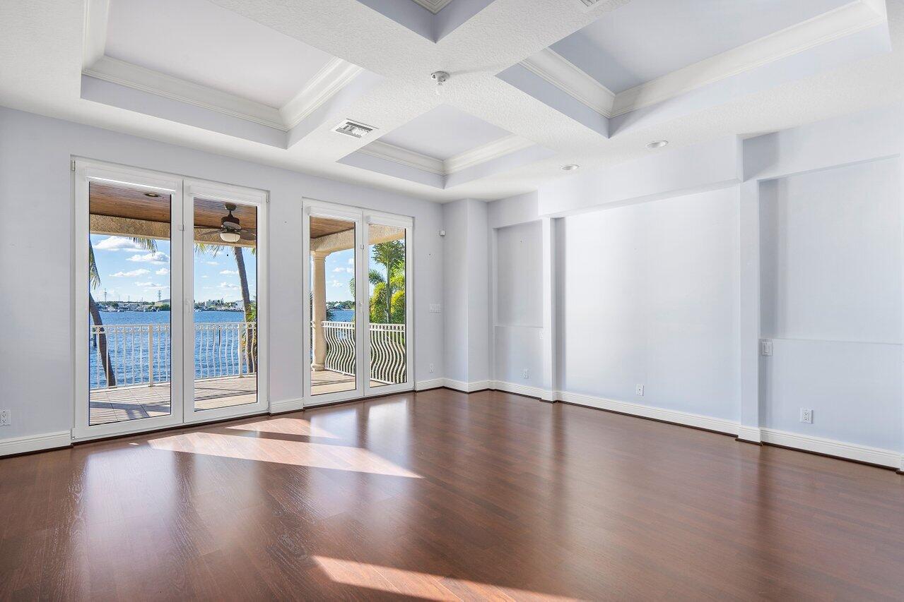 LAKE SHORES LANTANA - Residential