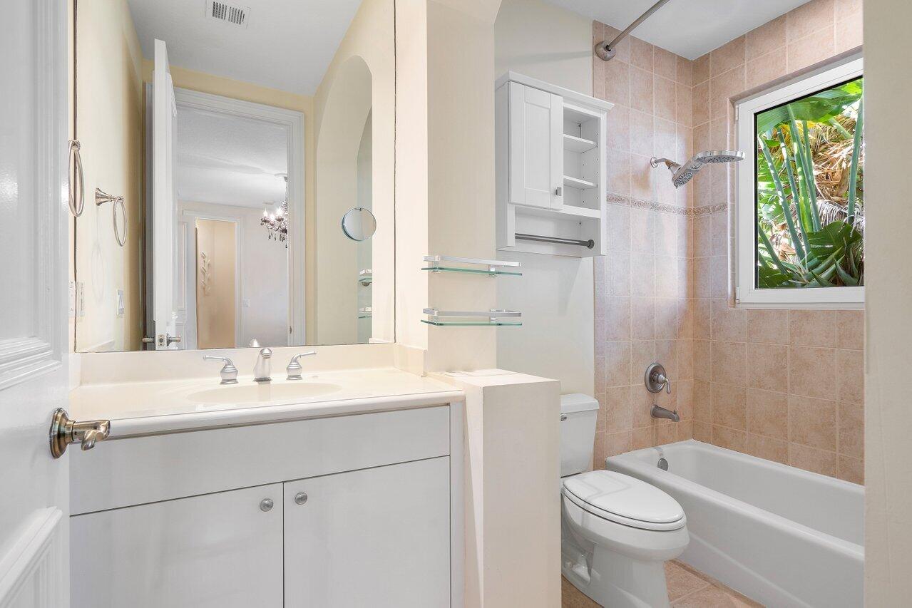 LAKE SHORES LANTANA - Residential