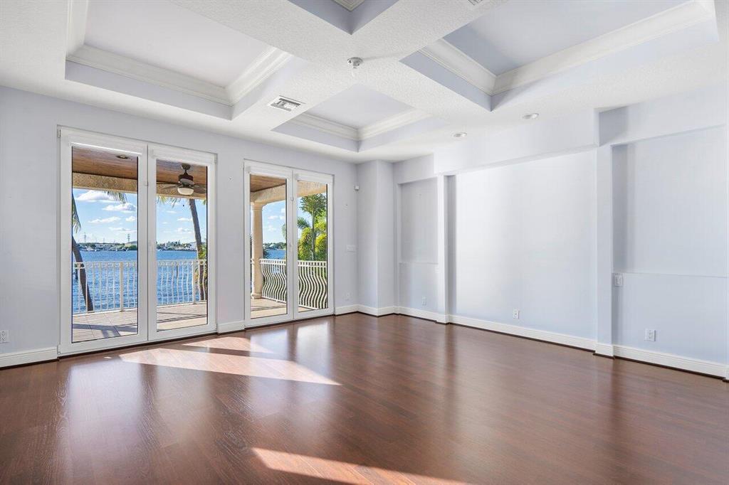 LAKE SHORES LANTANA - Residential