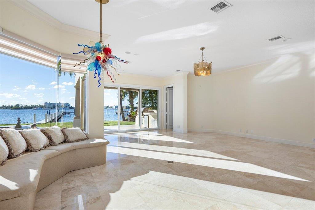 LAKE SHORES LANTANA - Residential