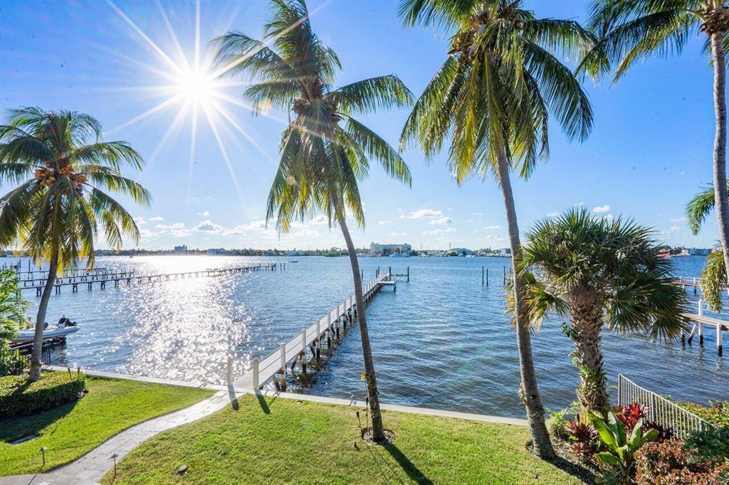 LAKE SHORES LANTANA - Residential