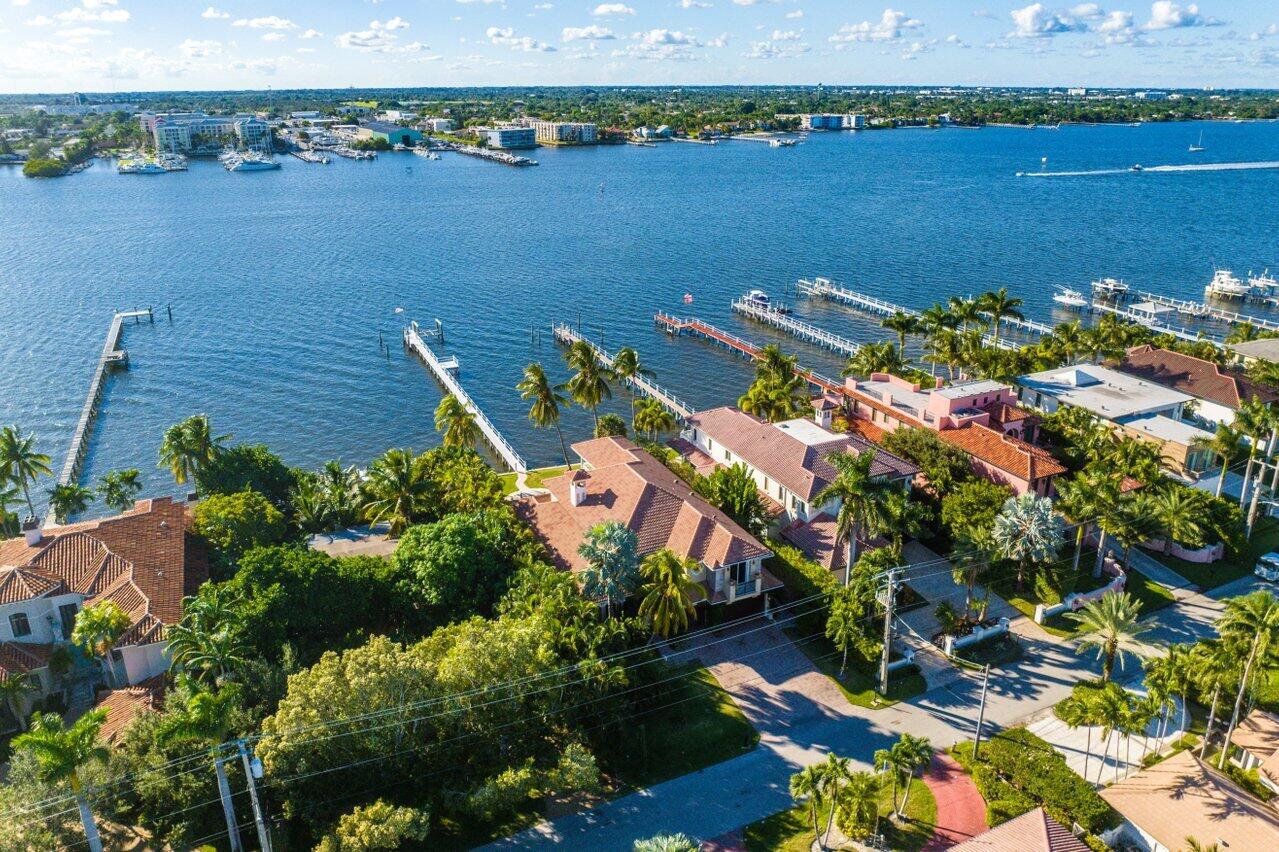 LAKE SHORES LANTANA - Residential