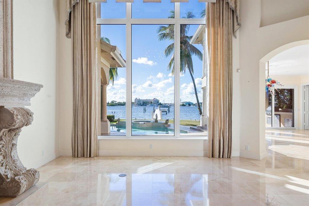 LAKE SHORES LANTANA - Residential