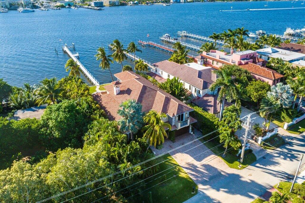 LAKE SHORES LANTANA - Residential