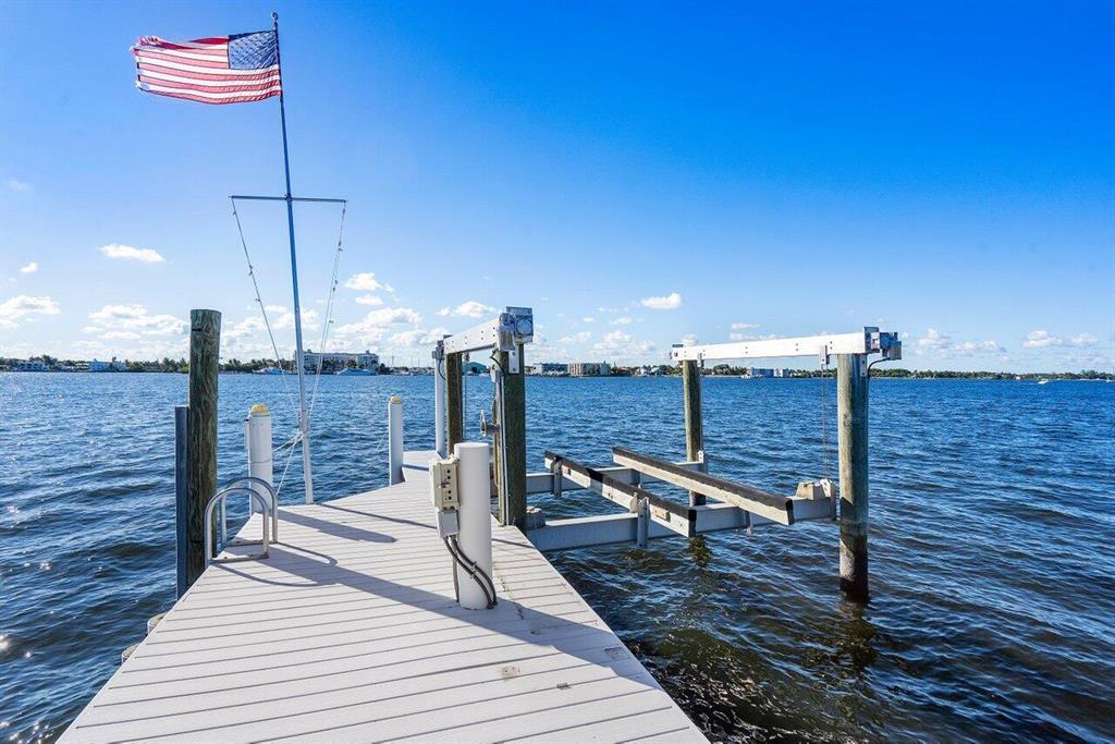 LAKE SHORES LANTANA - Residential