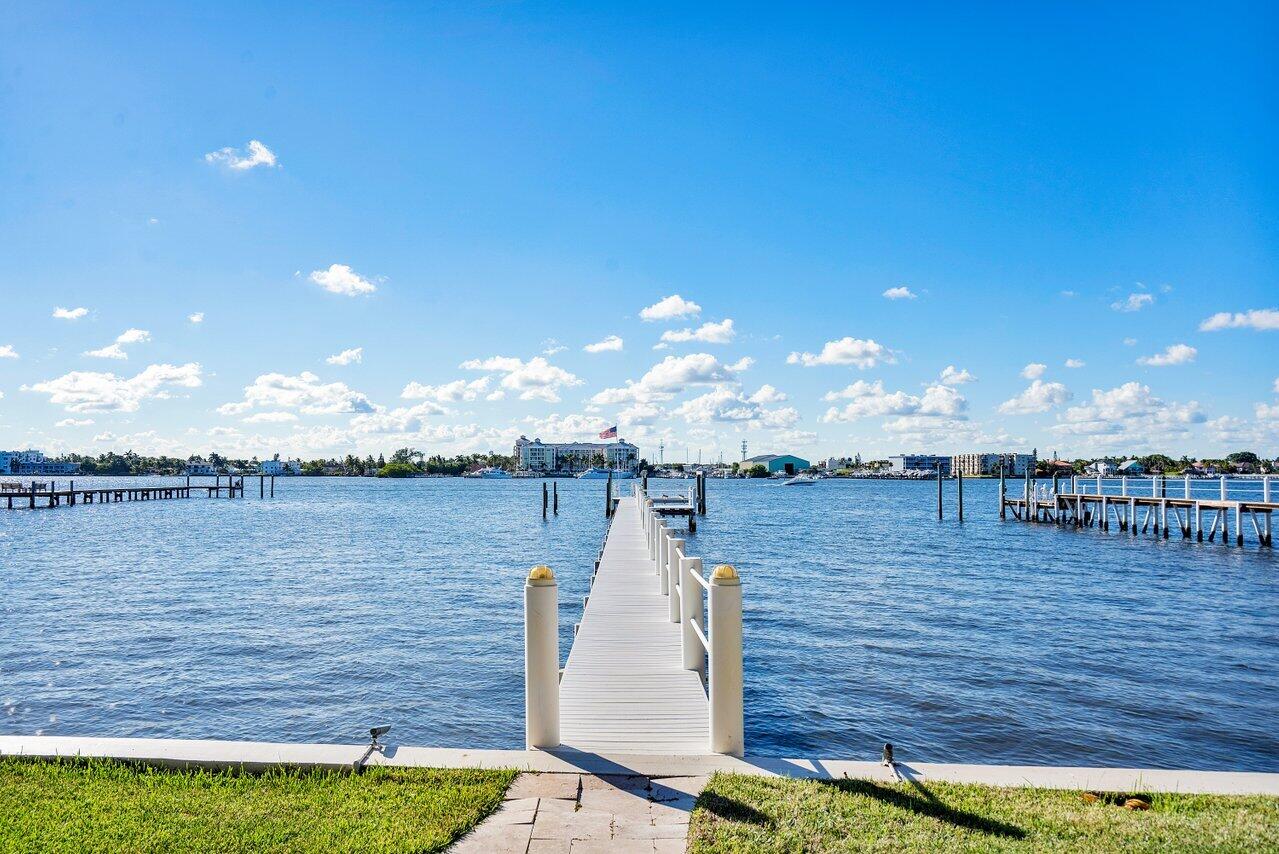 LAKE SHORES LANTANA - Residential