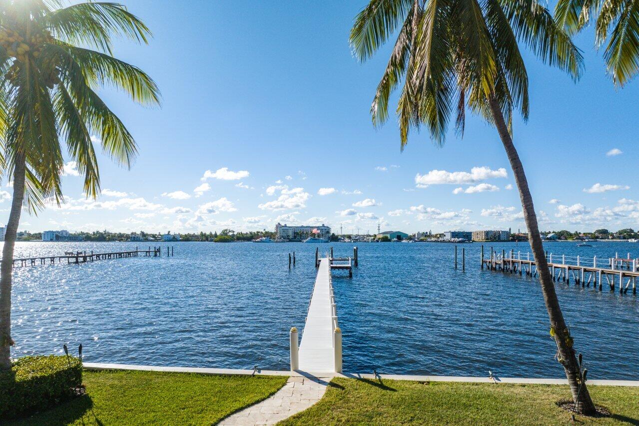 LAKE SHORES LANTANA - Residential