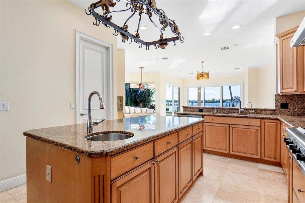 LAKE SHORES LANTANA - Residential