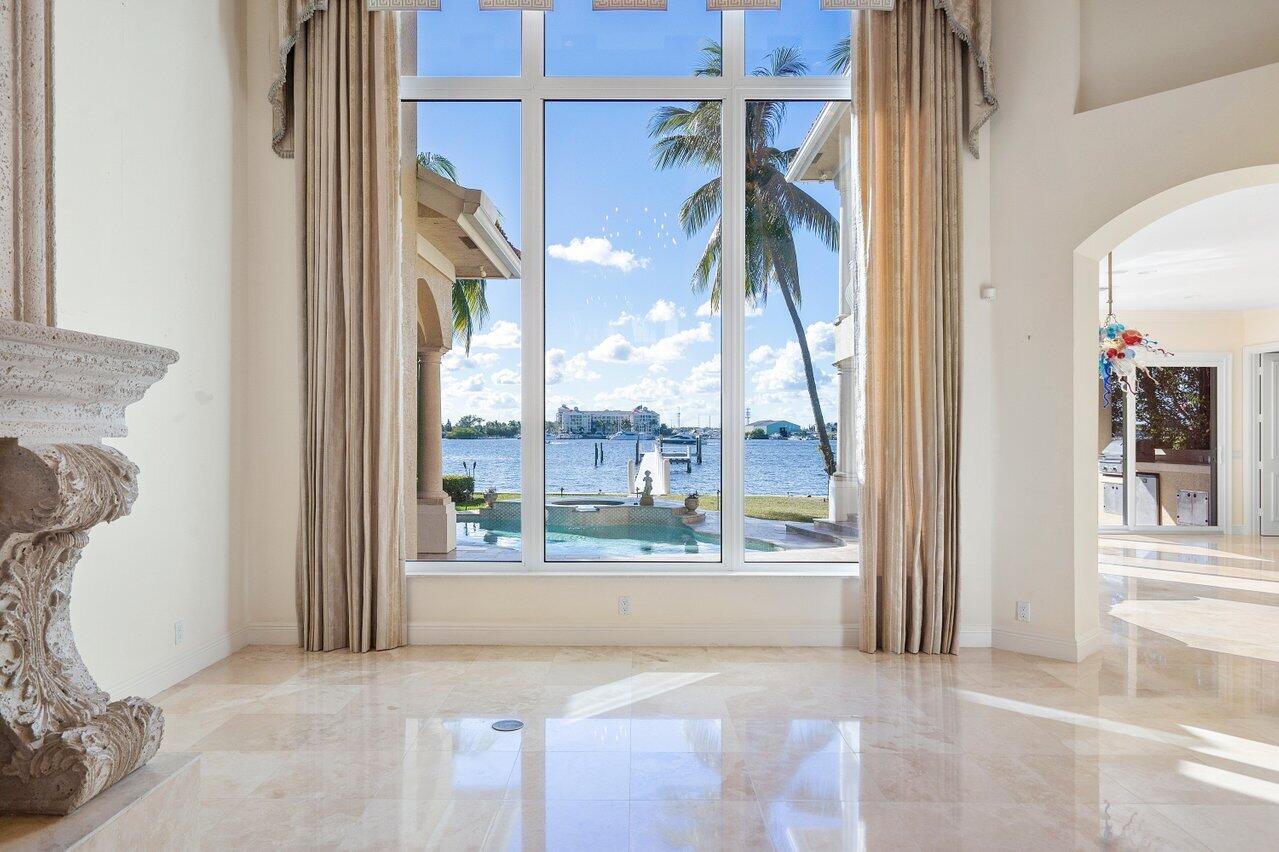 LAKE SHORES LANTANA - Residential